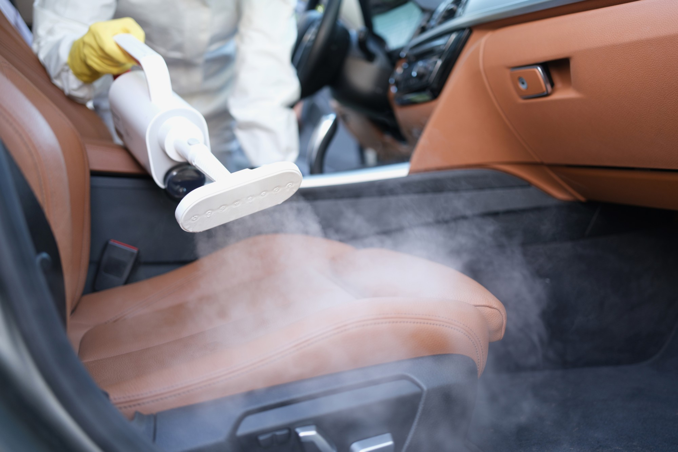 Masz w swoim samochodzie skórzaną tapicerkę? Koniecznie zapoznaj się z poradami dotyczącymi jej czyszczenia