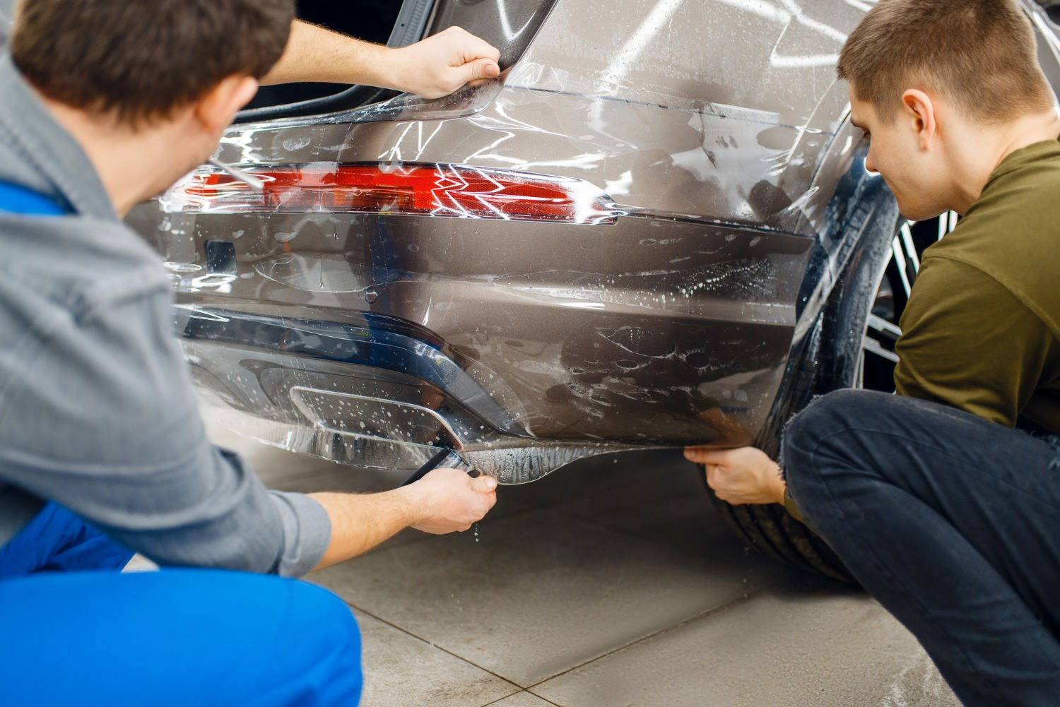 Folia ochronna PPF – doskonała ochrona lakieru samochodowego przed uszkodzeniami