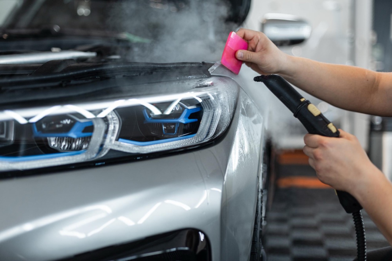 Ochrona lakieru samochodowego w Poznaniu – wszystko, co musisz wiedzieć o folii ochronnej PPF